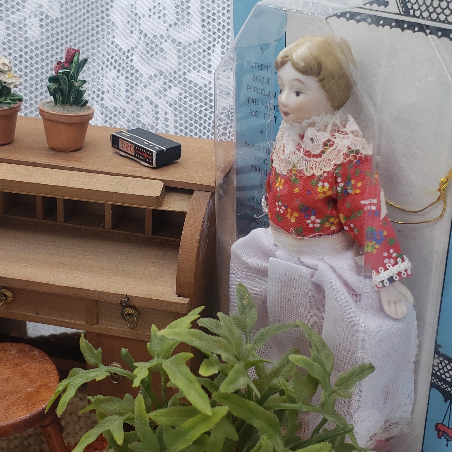 Dollhouse Lot 1:12 ~ Table and chairs and more!