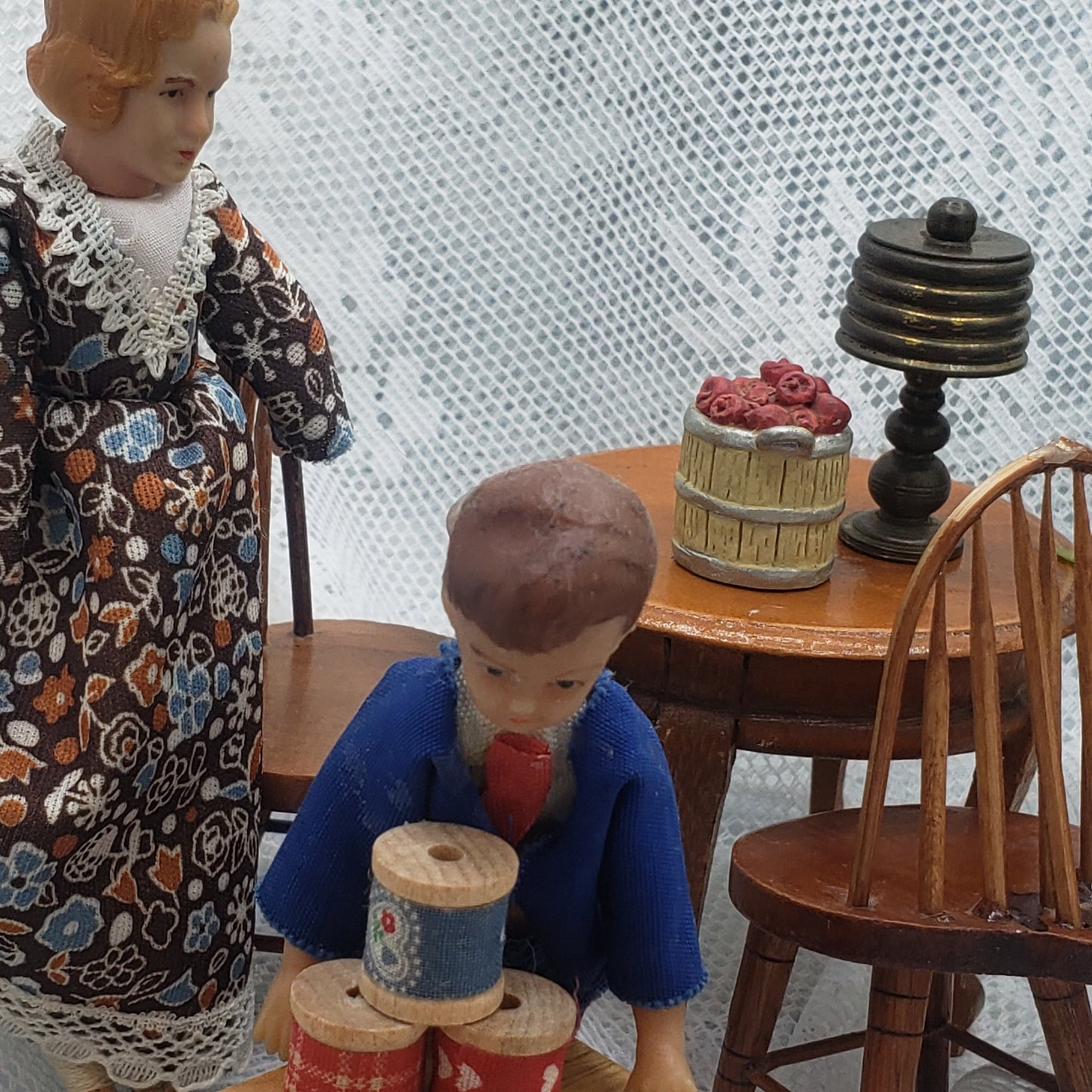 Dollhouse Lot 1:12 ~ Table and chairs and more!