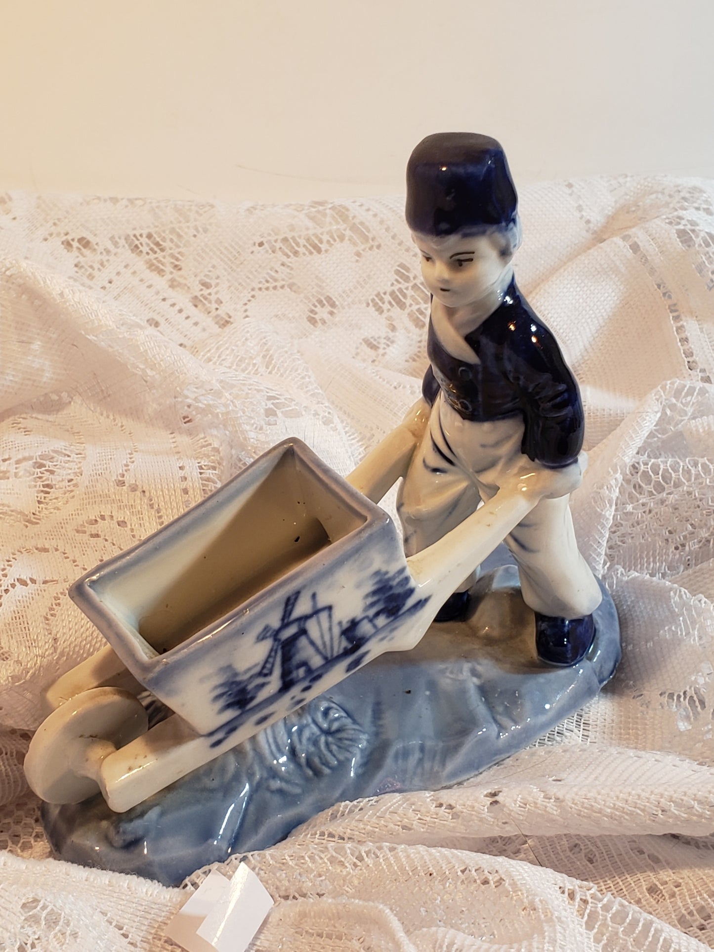 Delft Blue Boy pushing wheel barrel - Holland 2392