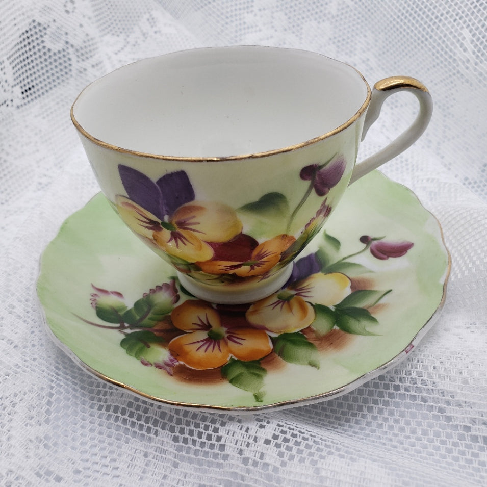 Stunning Vintage Tea Cup