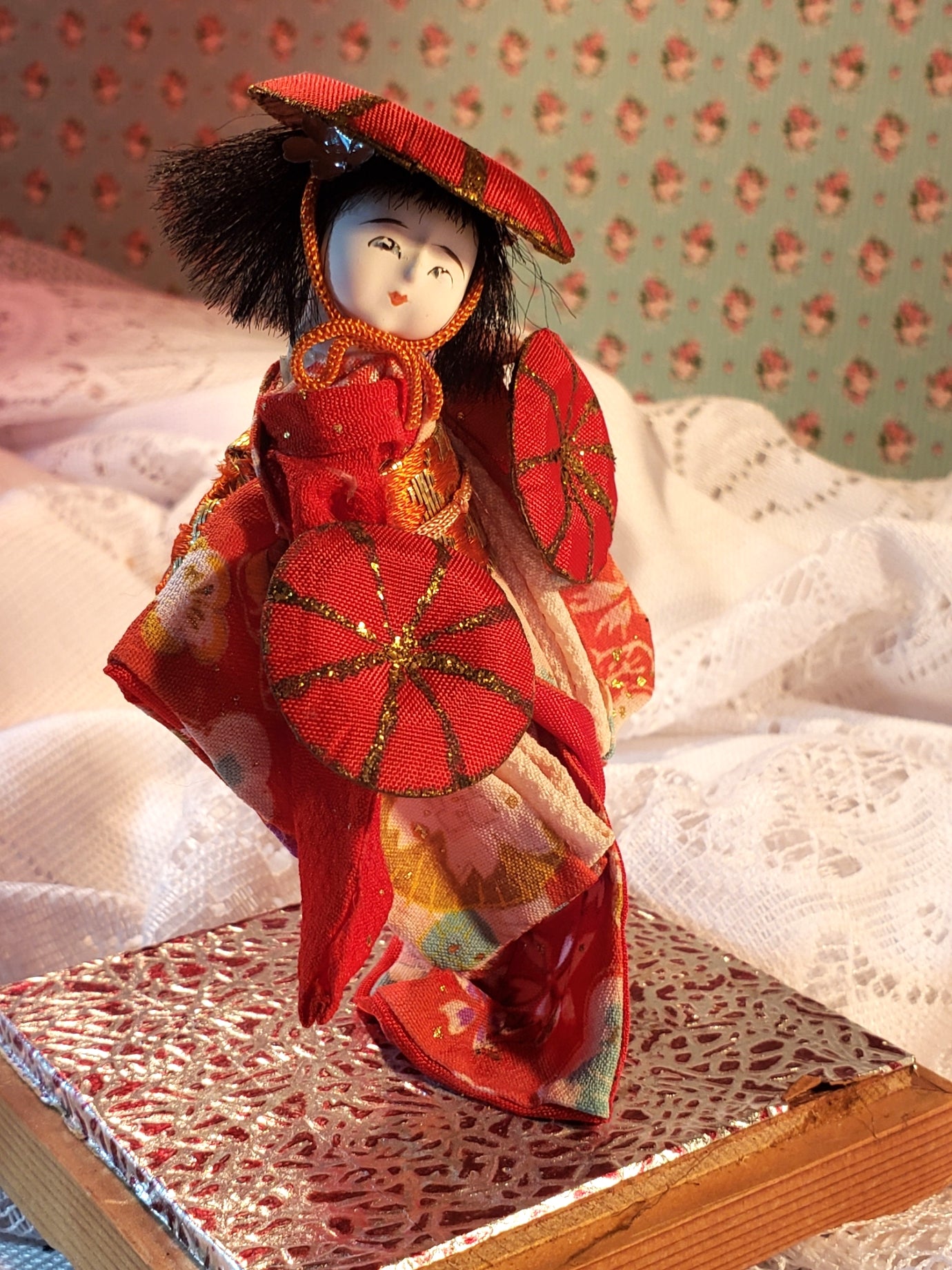 Vintage Japanese Geisha Girl - A mere 4" tall