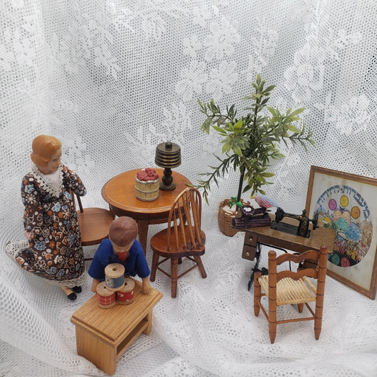 Dollhouse Lot 1:12 ~ Table and chairs and more!