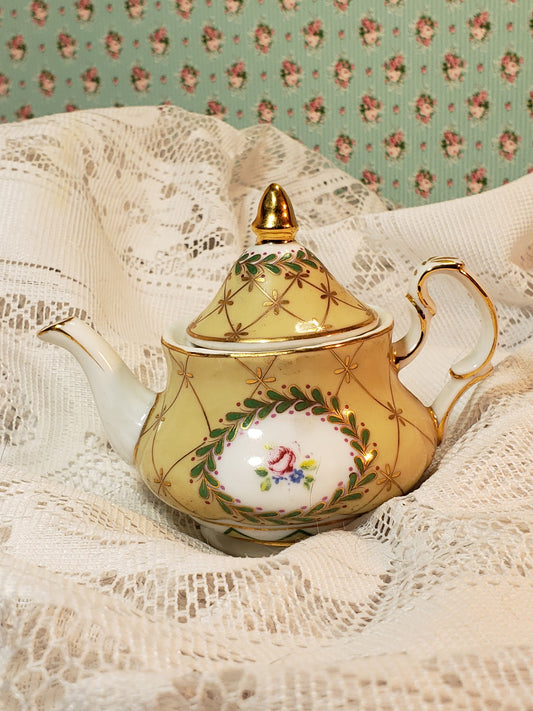 Tiny Delicate Tea Pot ~ Collectible Nantucket