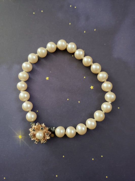 Pretty lil pearl bracelet